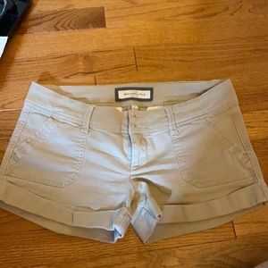 Abercrombie khaki crew shorts — size 2